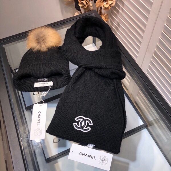 Chanel Beanie & Scarf Set In Black