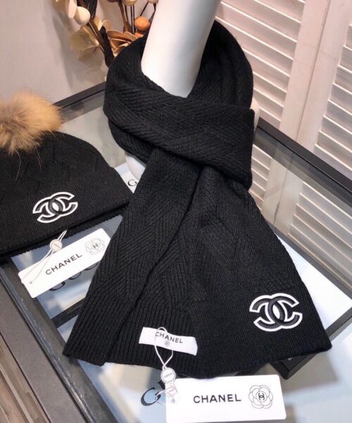 Chanel Beanie & Scarf Set In Black