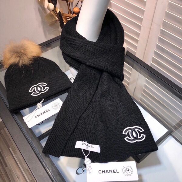 Chanel Beanie & Scarf Set In Black