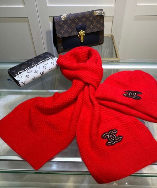 Chanel Beanie & Scarf Set In Red