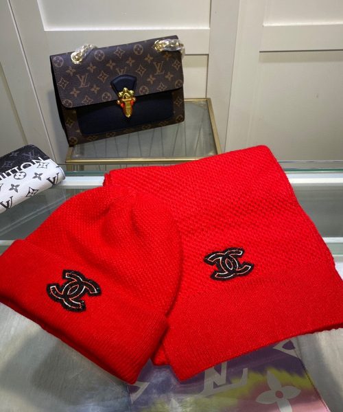 Chanel Beanie & Scarf Set In Red 