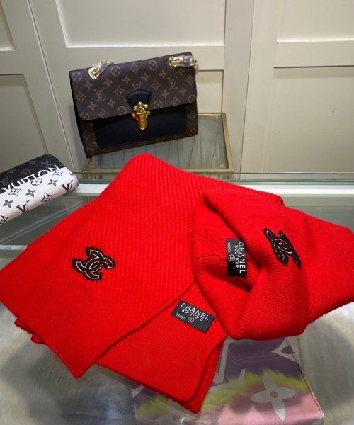 Chanel Beanie & Scarf Set In Red 
