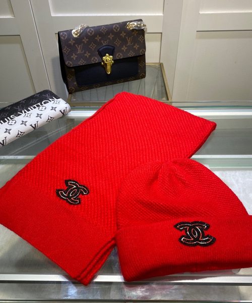 Chanel Beanie & Scarf Set In Red 