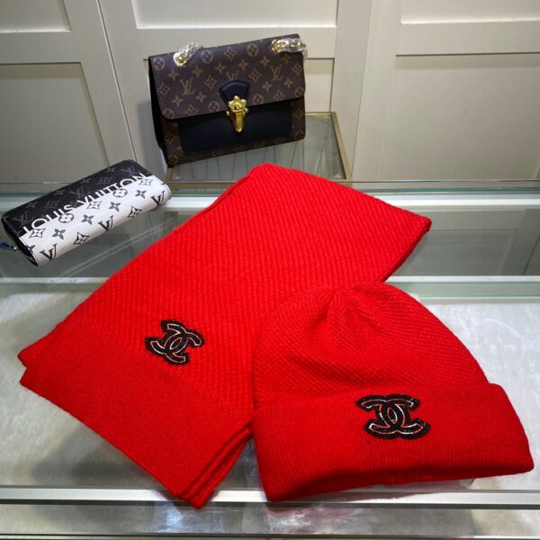 Chanel Beanie & Scarf Set In Red