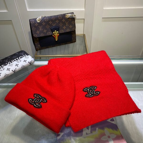 Chanel Beanie & Scarf Set In Red