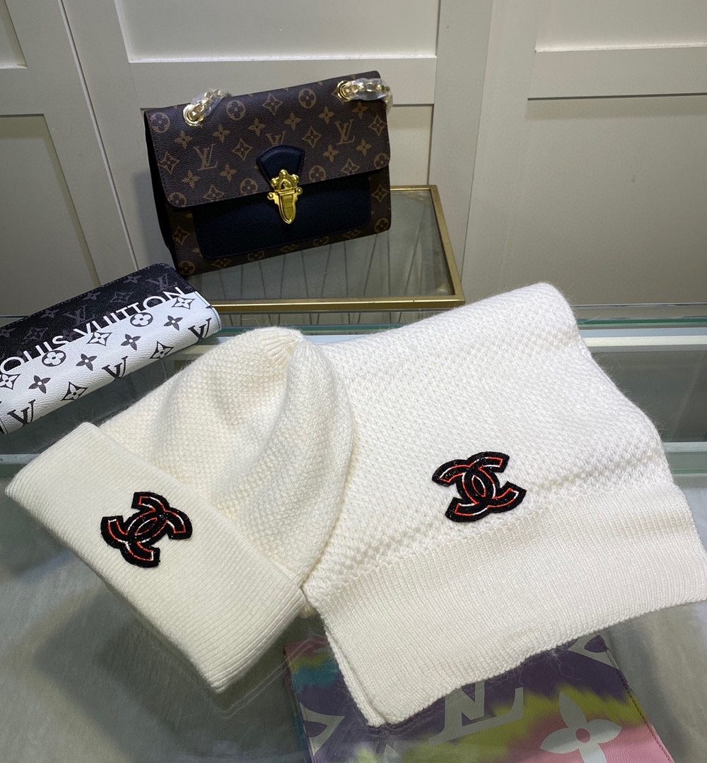 Chanel Beanie & Scarf Set In White 