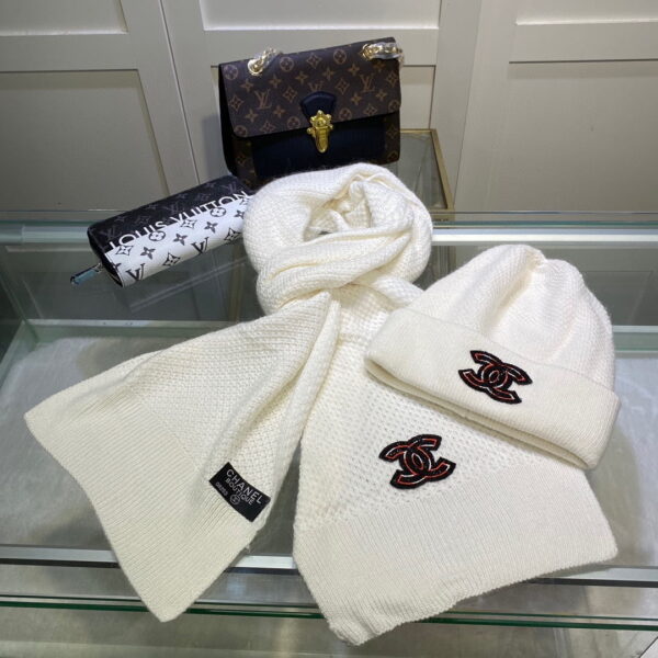 Chanel Beanie & Scarf Set In White 