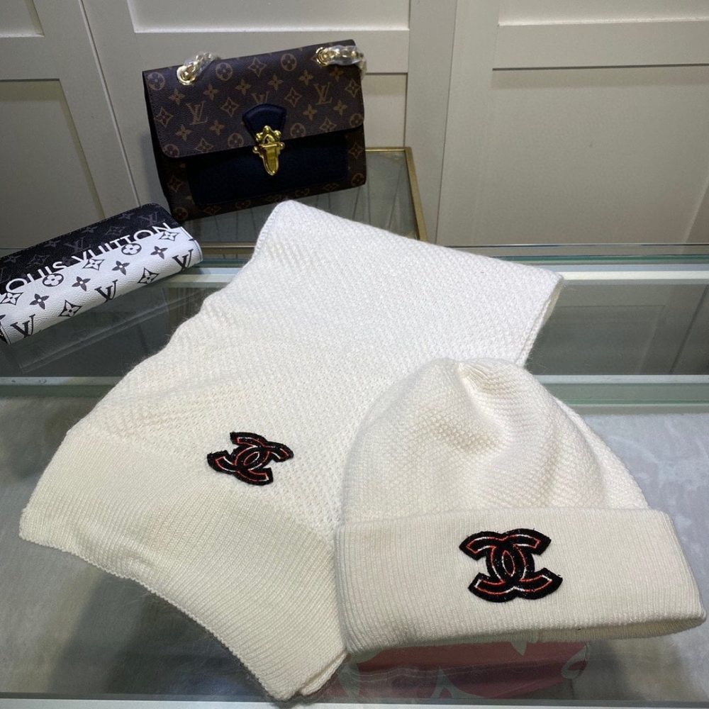 Chanel Beanie & Scarf Set In White  - Image 4