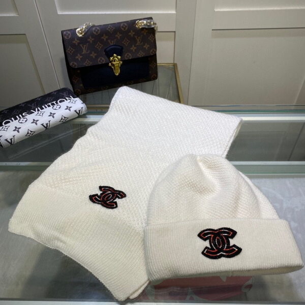 Chanel Beanie & Scarf Set In White 