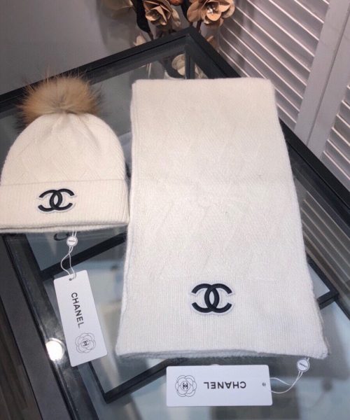 Chanel Beanie & Scarf Set In White 