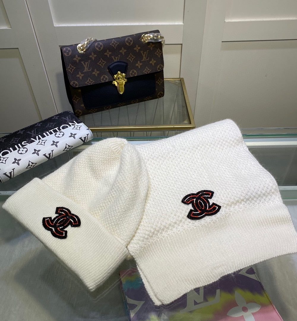 Chanel Beanie & Scarf Set In White 