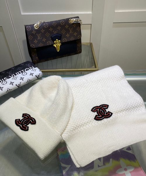 Chanel Beanie & Scarf Set In White 