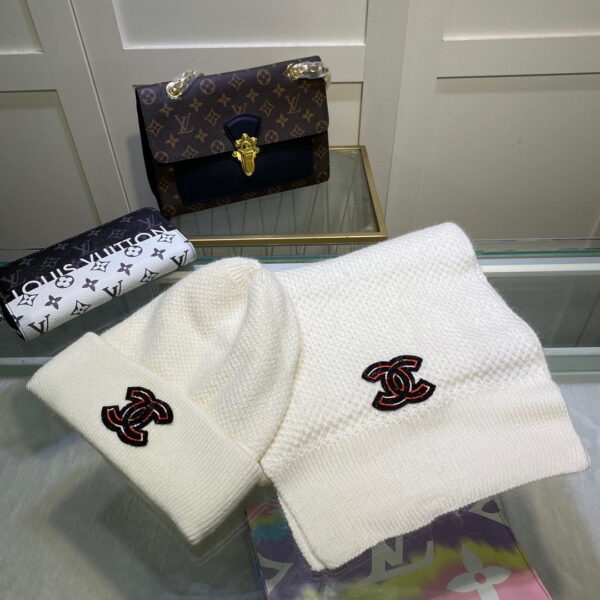 Chanel Beanie & Scarf Set In White 