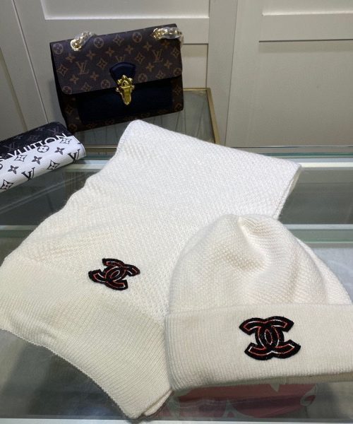 Chanel Beanie & Scarf Set In White 
