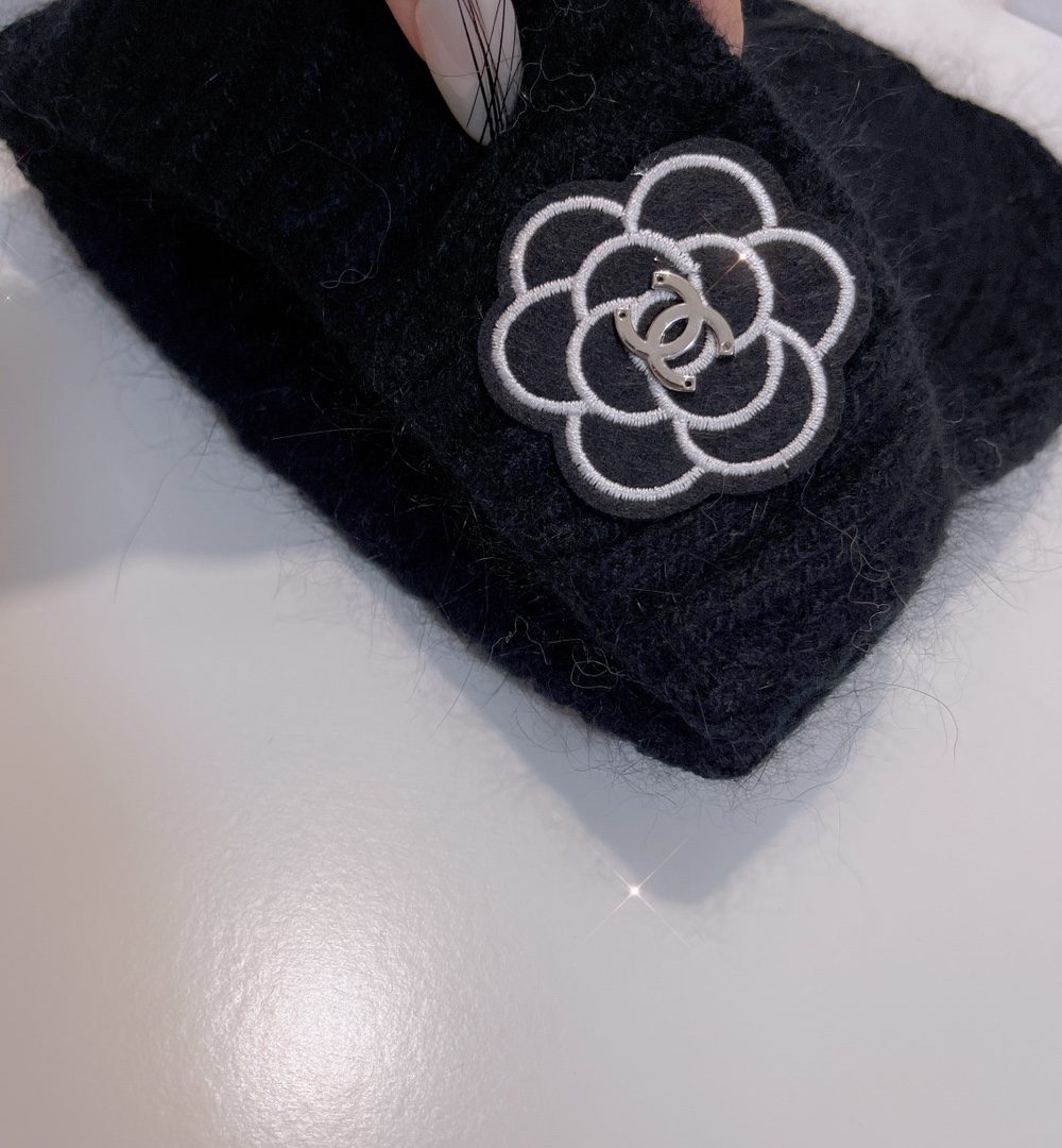 Chanel Beanie Black