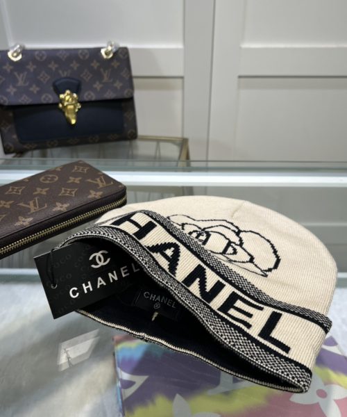 Chanel Beanie In Beige