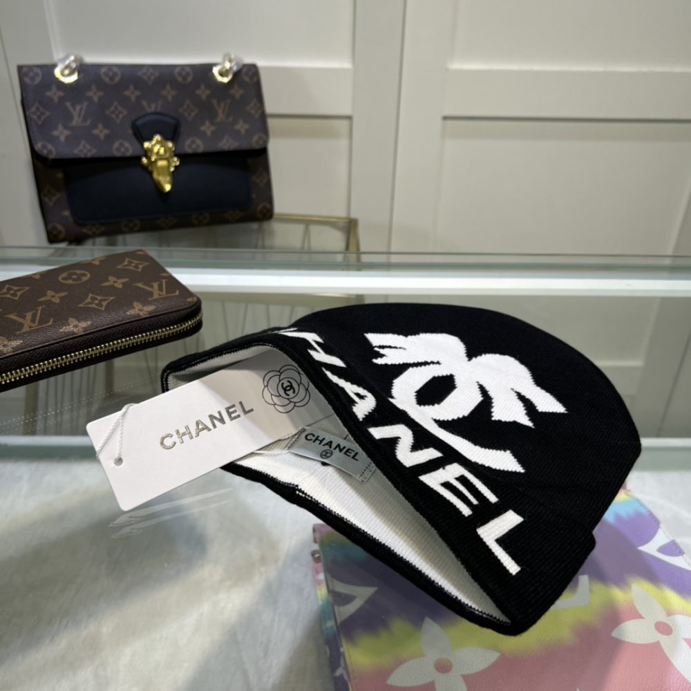 Chanel Beanie In Black - Image 3