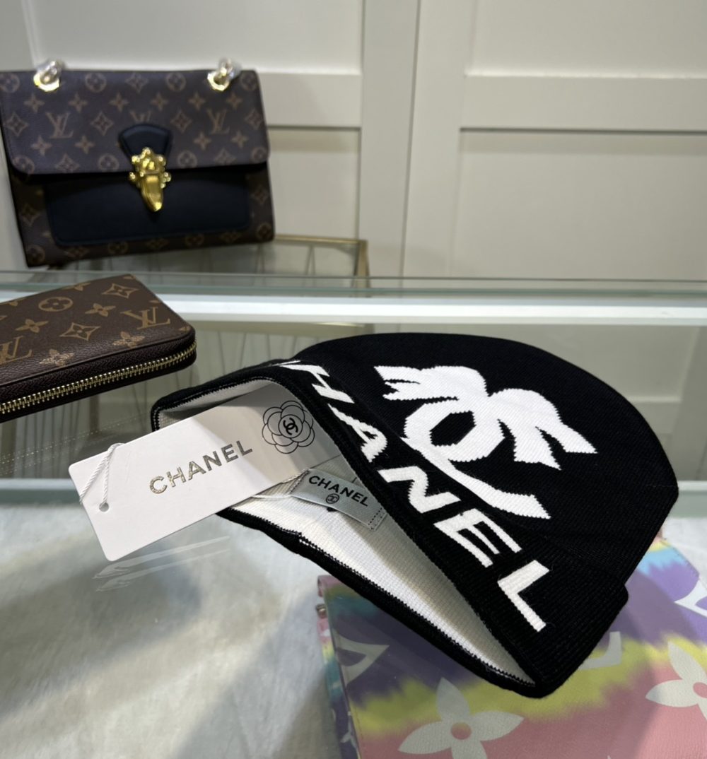 Chanel Beanie In Black