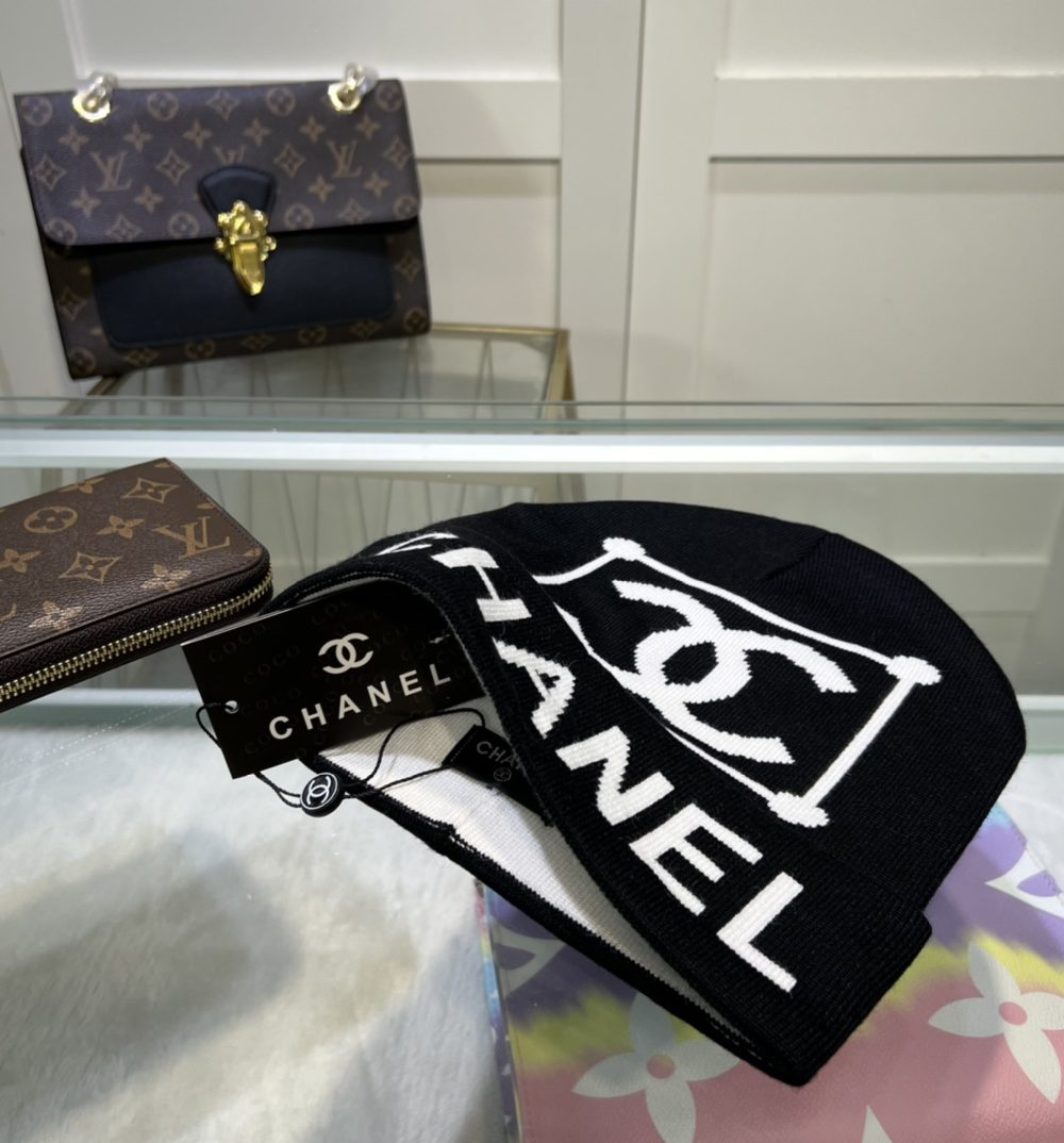 Chanel Beanie In Black