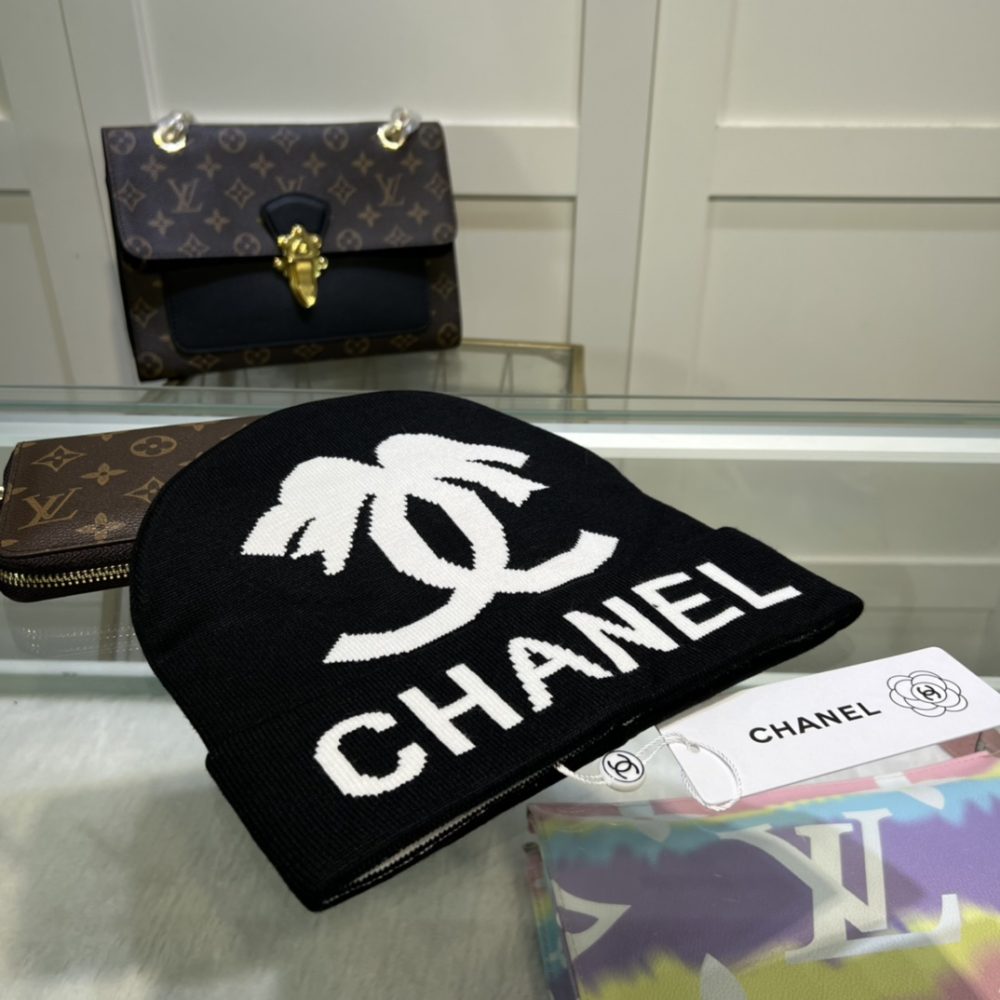 Chanel Beanie In Black - Image 4