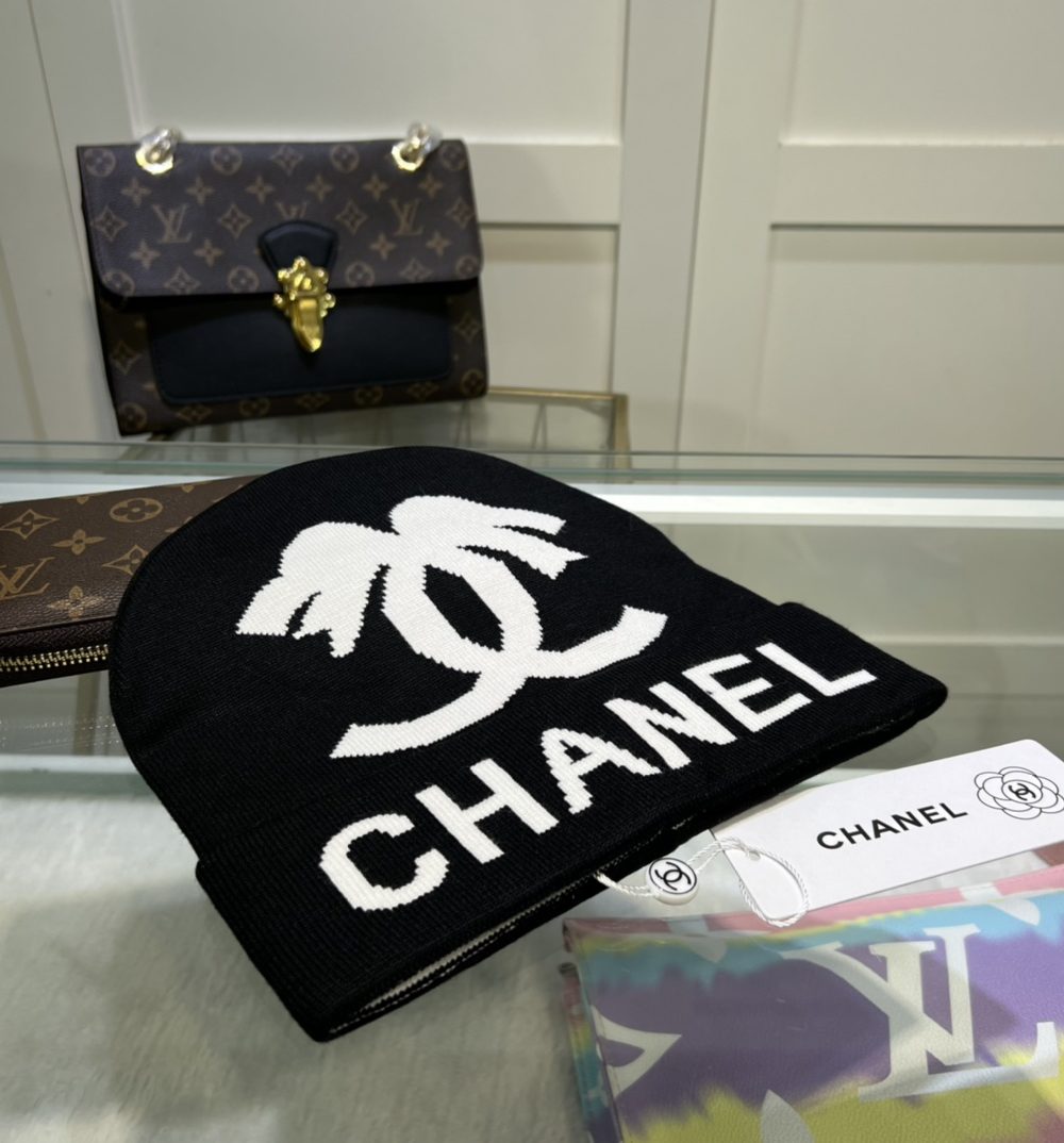Chanel Beanie In Black