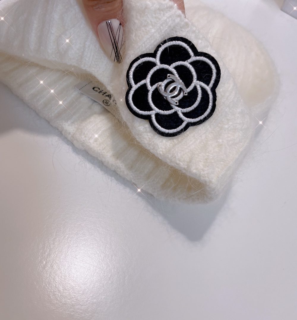Chanel Beanie White