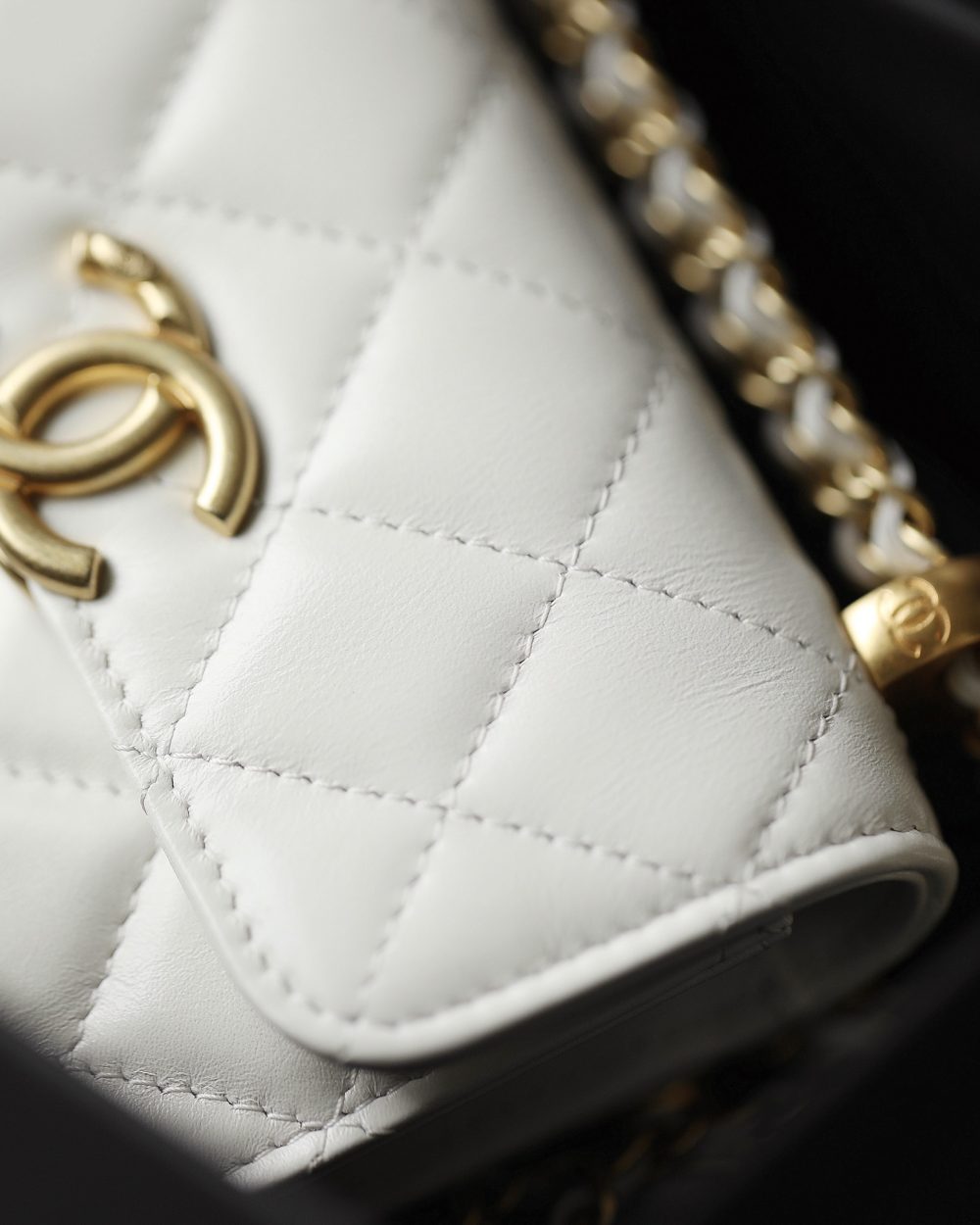 1:1 Replica Chanel CO-CO Clutch With Chain 9.5cm/3.7in Gold Toned Hardware For Women White