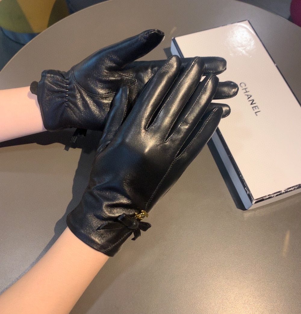 Chanel Gloves In Black
