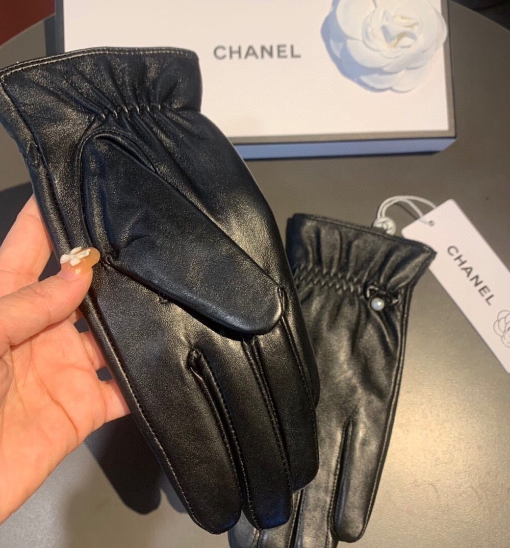 Chanel Gloves In Black
