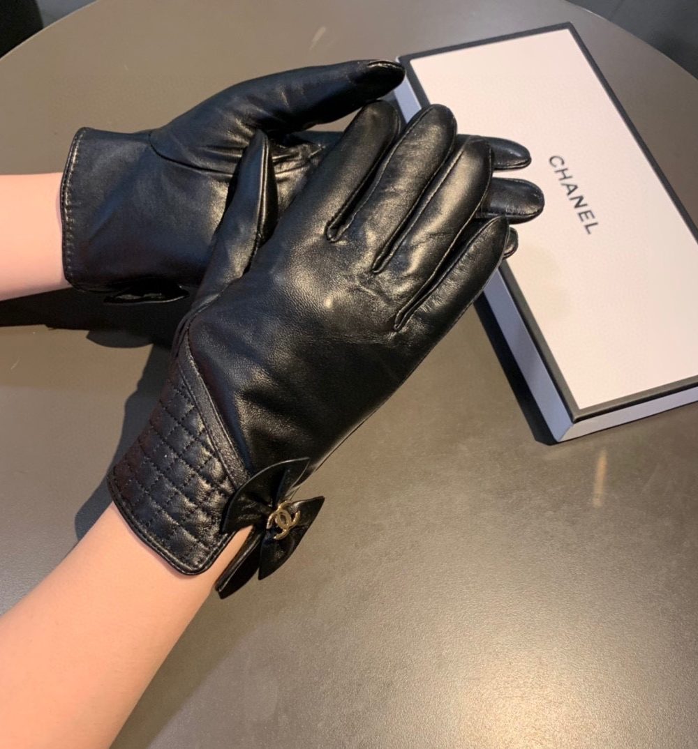 Chanel Gloves In Black