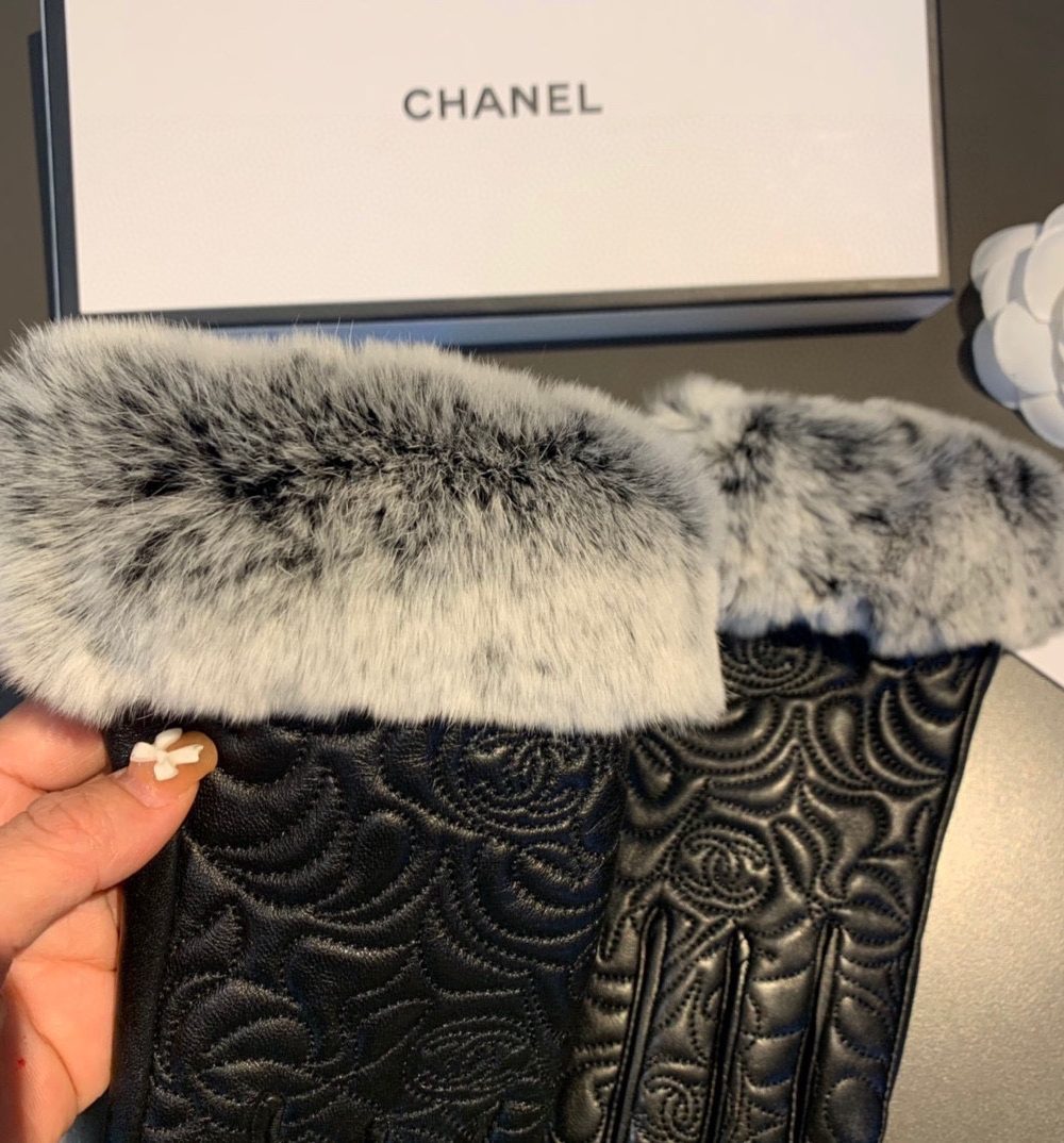Chanel Gloves In Black