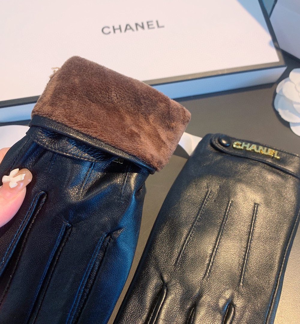Chanel Gloves In Black