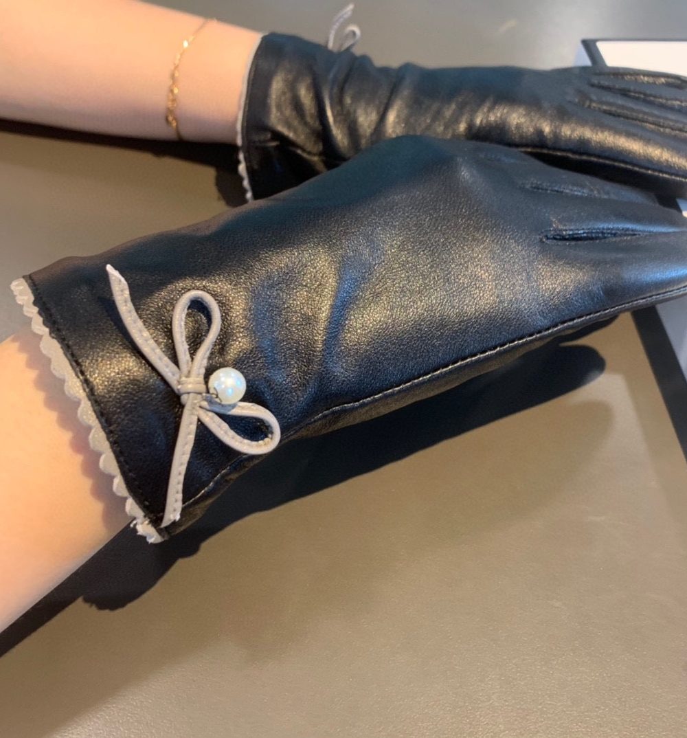 Chanel Gloves In Black