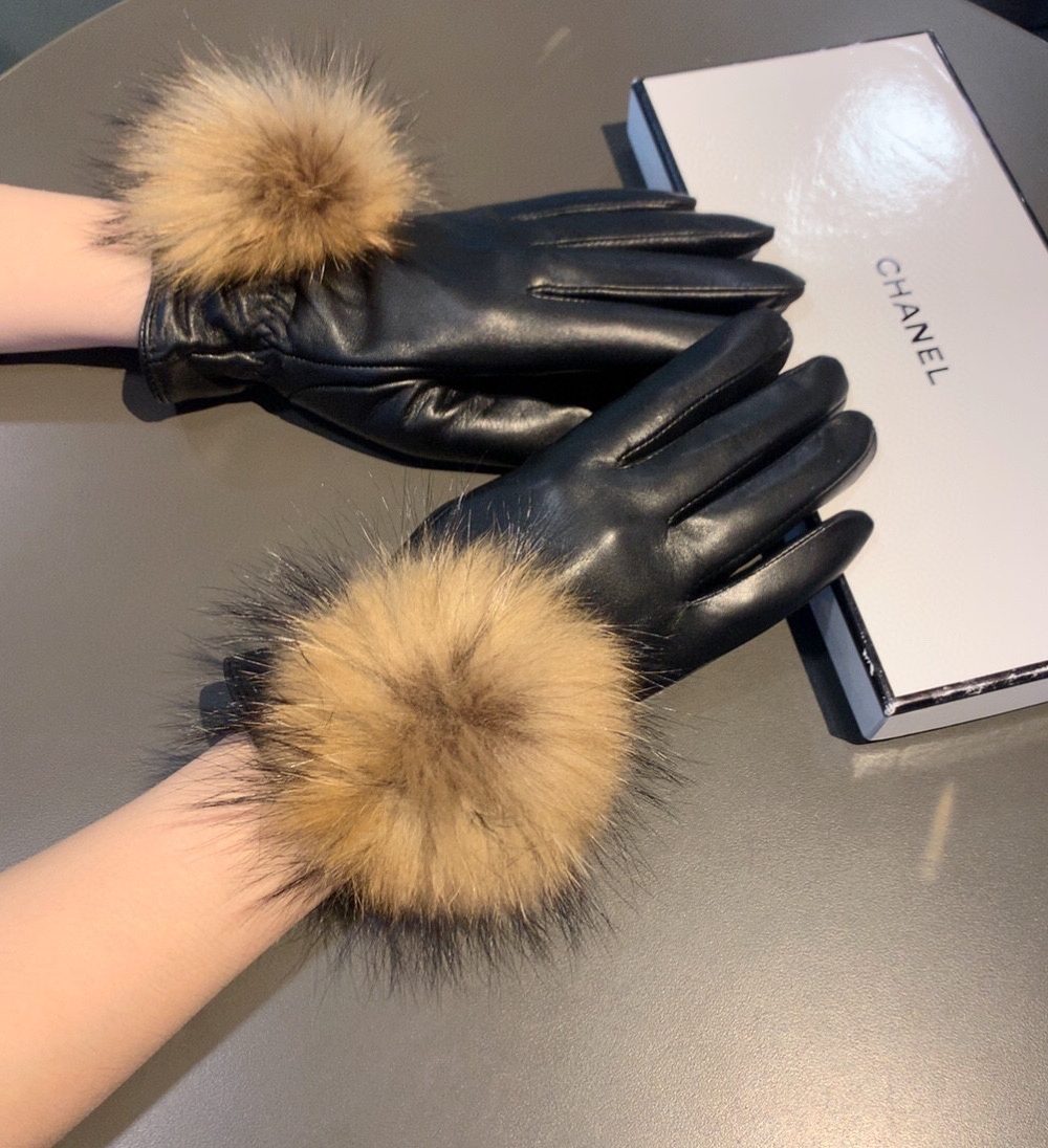 Chanel Gloves In Black
