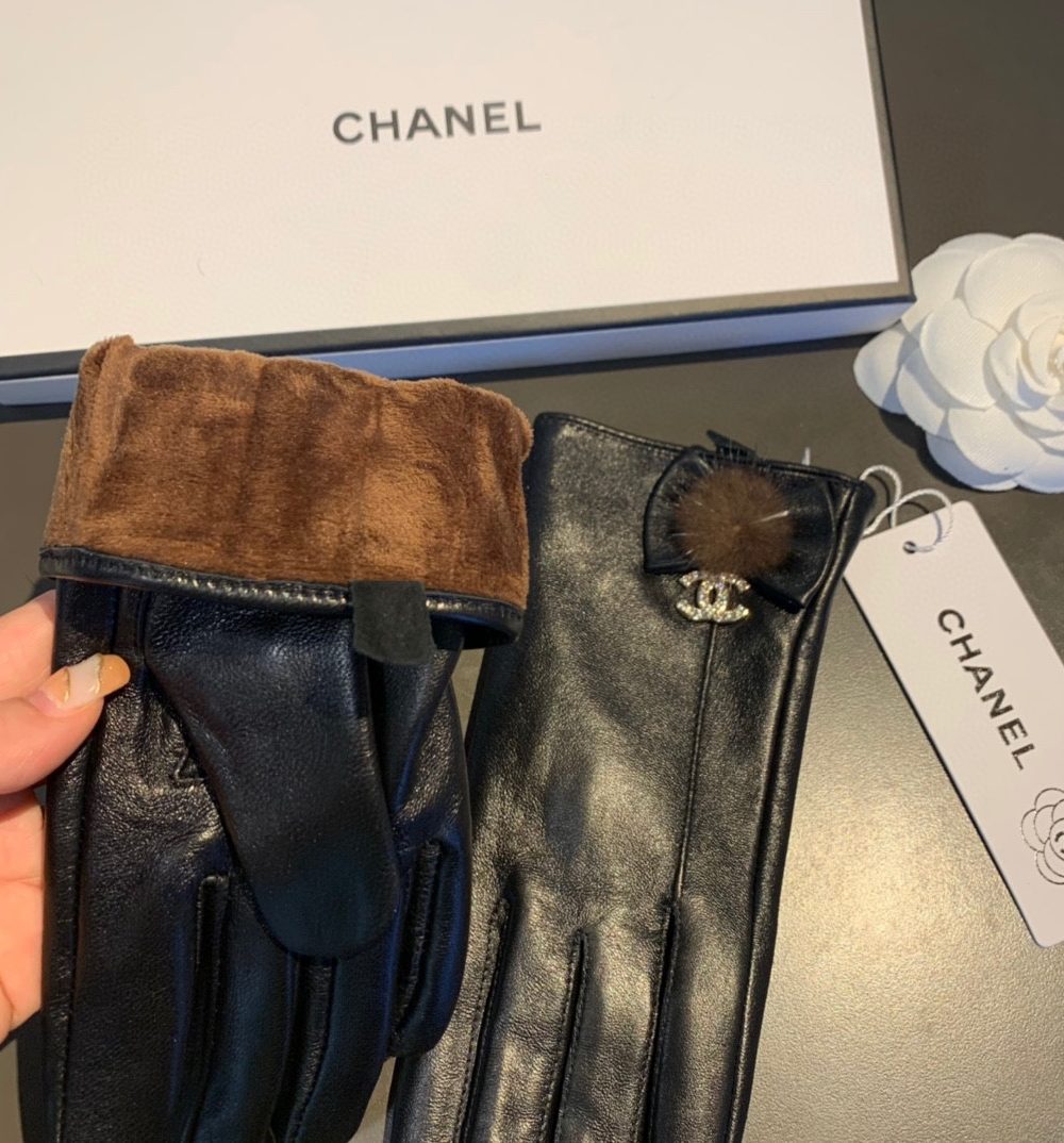 Chanel Gloves In Black