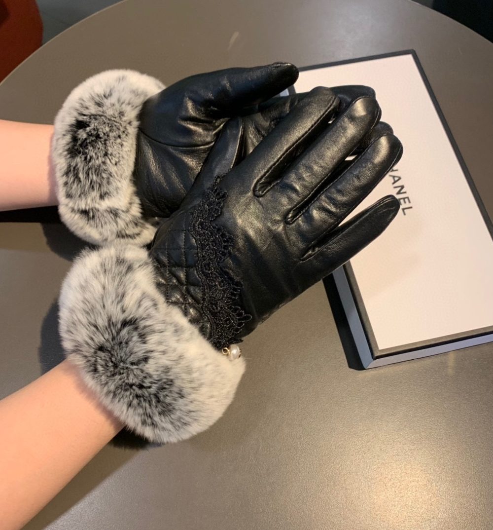 Chanel Gloves In Black