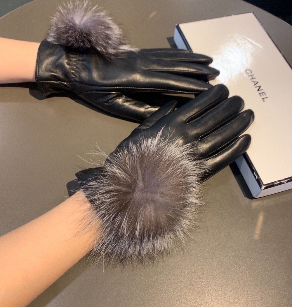 Chanel Gloves In Black