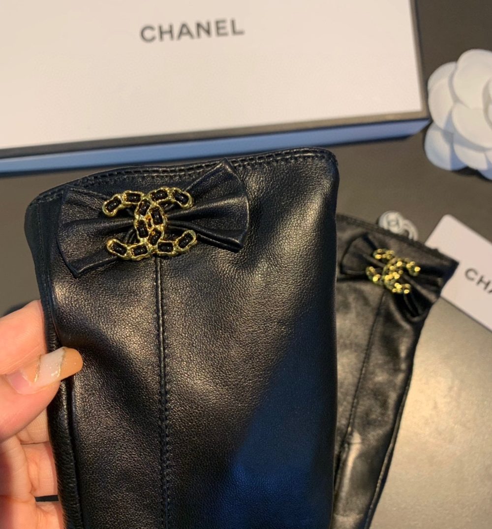 Chanel Gloves In Black