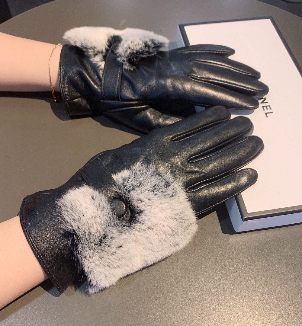 Chanel Gloves In Black