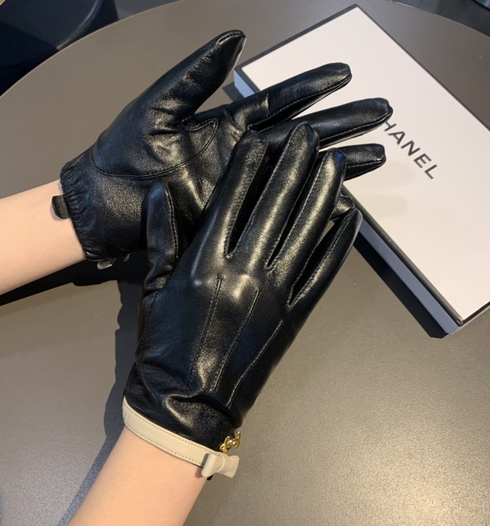 Chanel Gloves In Black