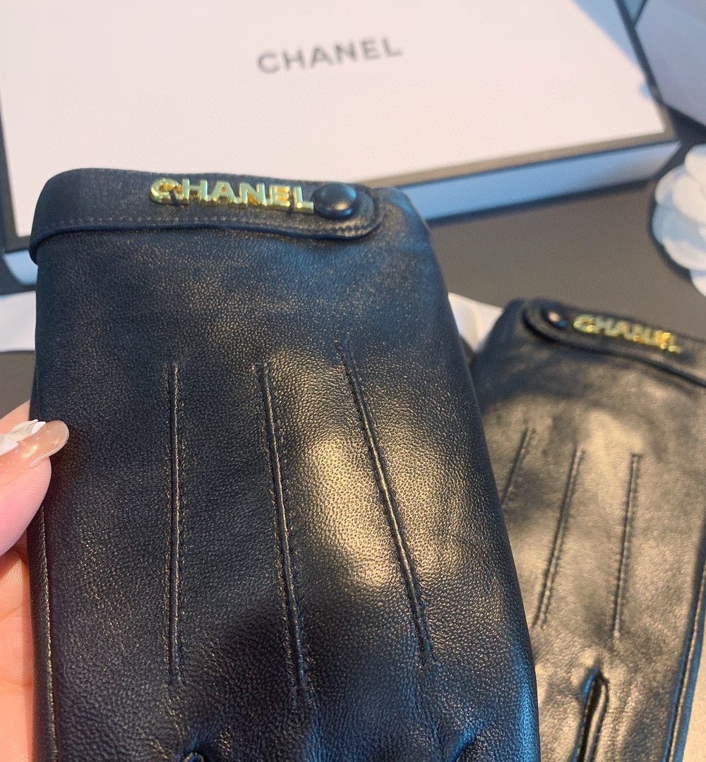 Chanel Gloves In Black