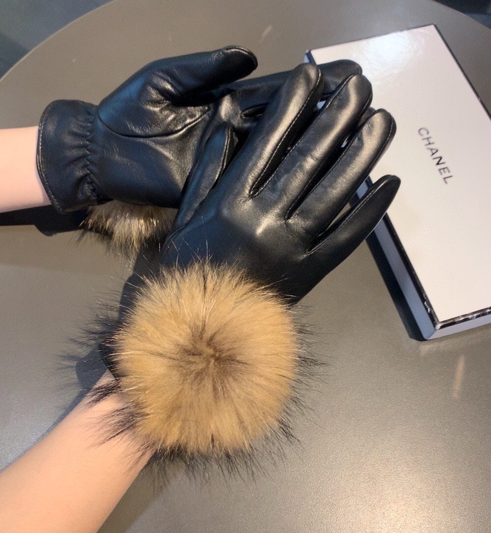 Chanel Gloves In Black