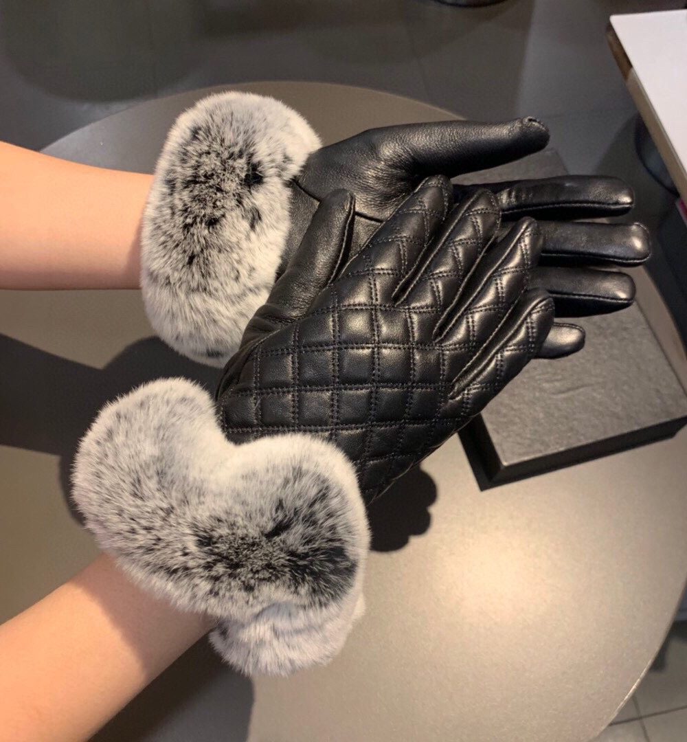 Chanel Gloves In Black