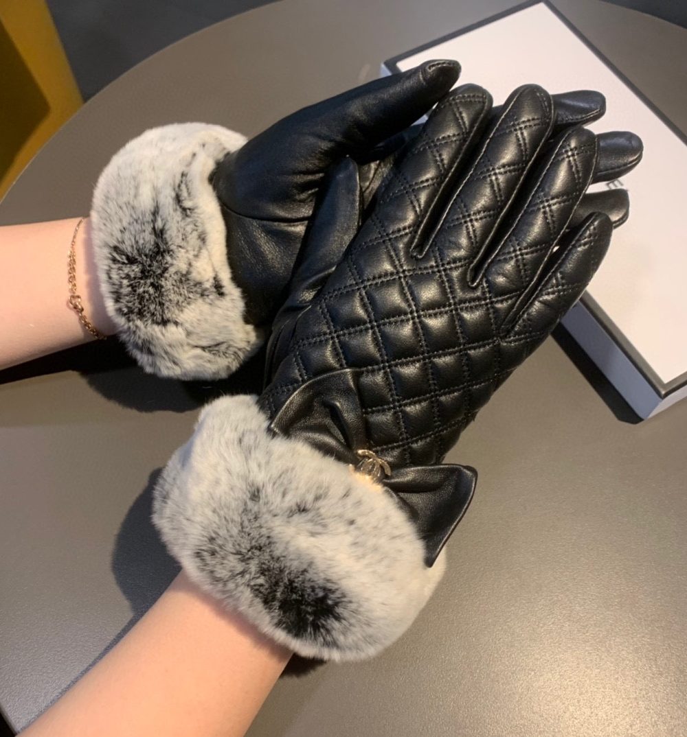 Chanel Gloves In Black
