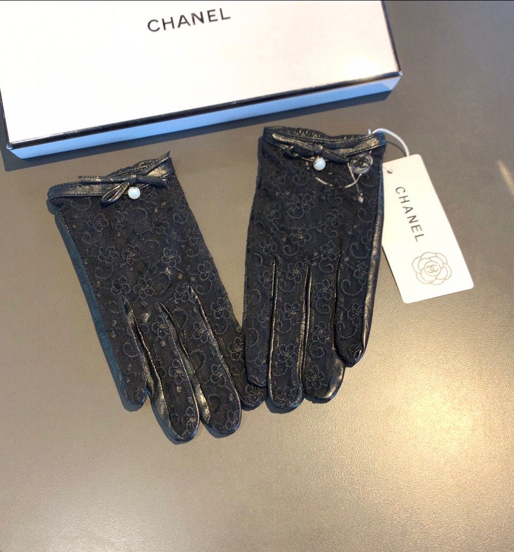 Chanel Gloves In Black