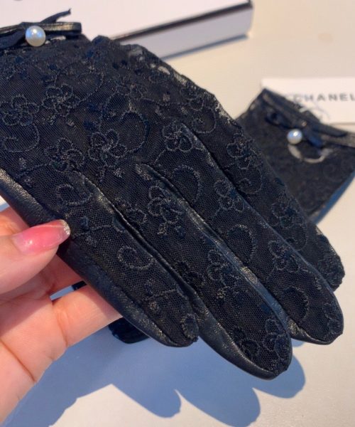 Chanel Gloves In Black