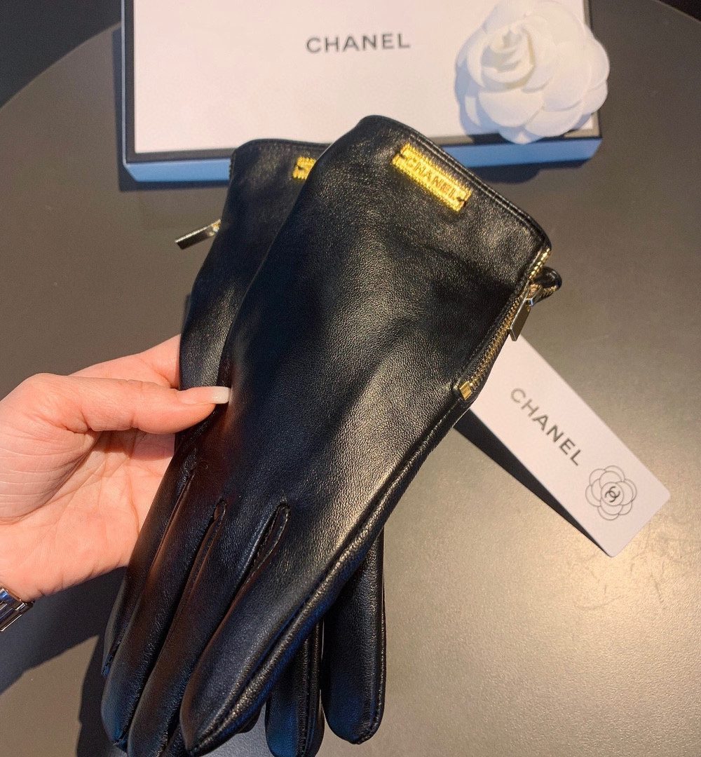 Chanel Gloves In Black