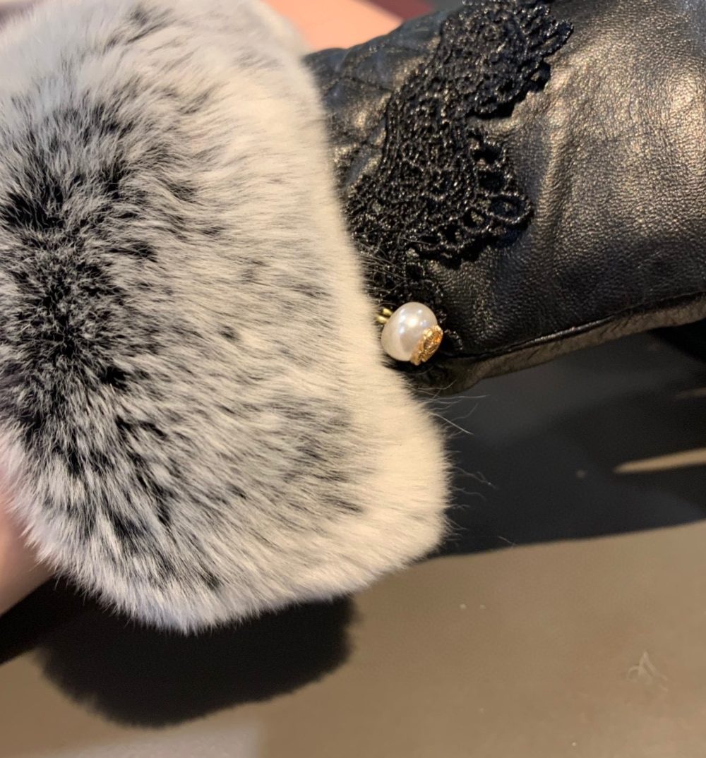 Chanel Gloves In Black