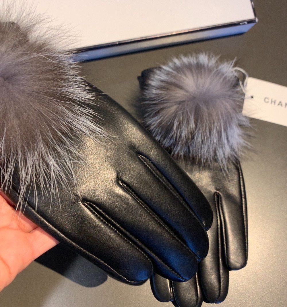 Chanel Gloves In Black