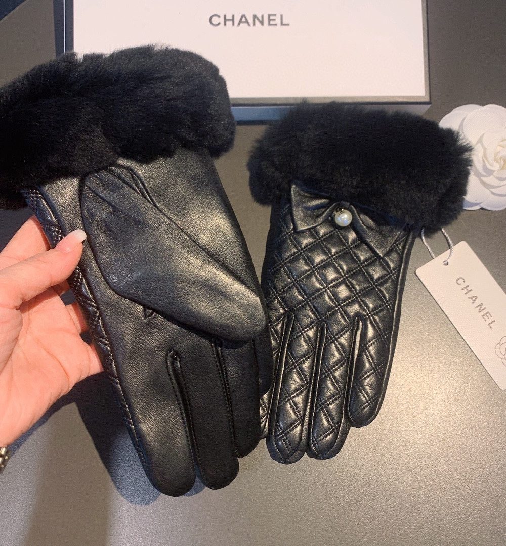 Chanel Gloves In Black